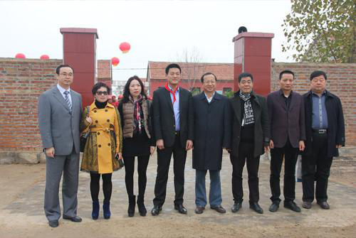 华纳娱乐公司董事长徐绥远出席浙商爱心幼儿园综合楼奠基仪式